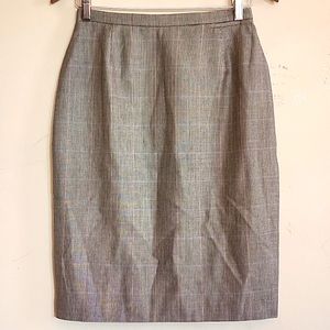 Burberry black/white strip skirt Size 6 very nice condition